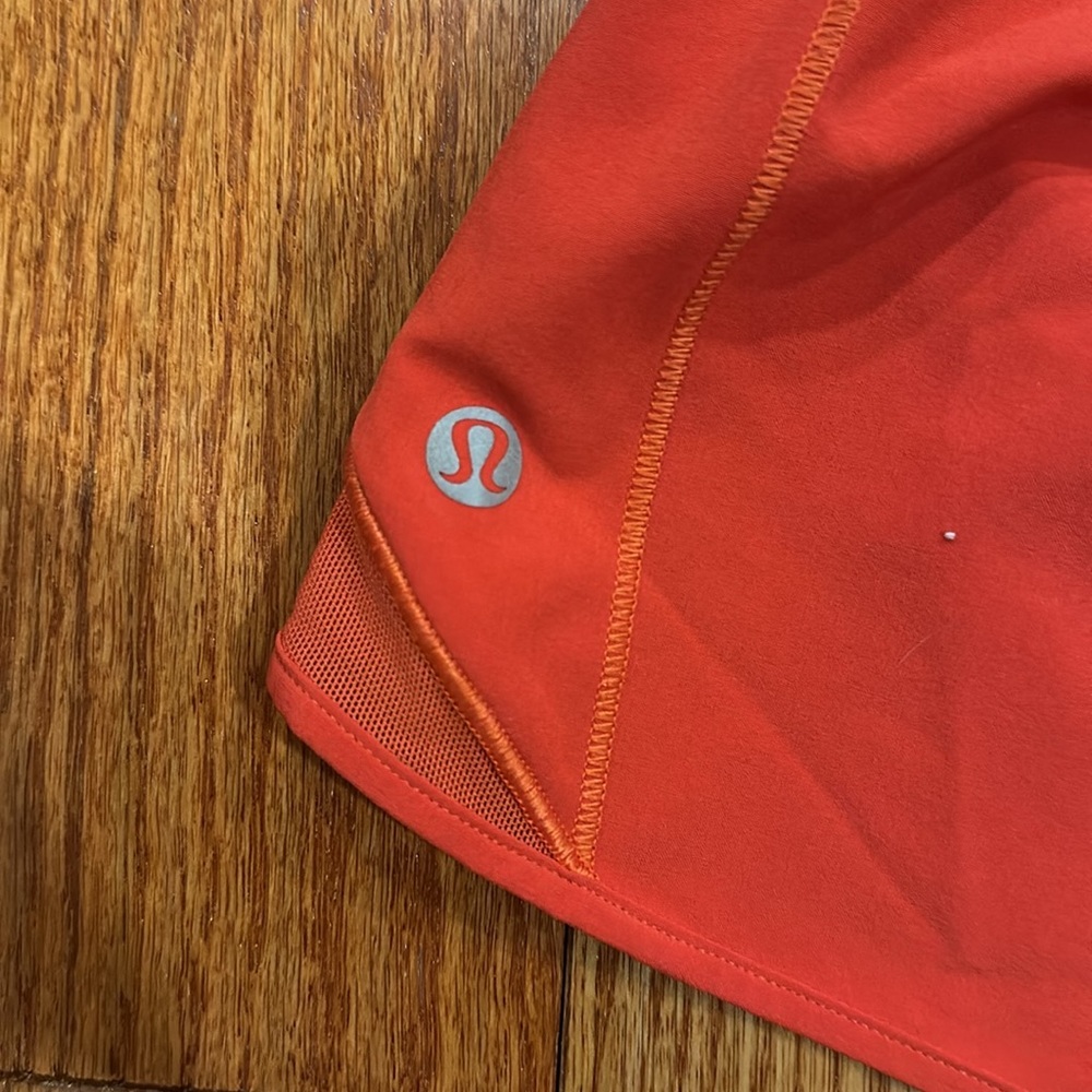 Red Lululemon Hotty Hot Low Rise Shorts 2.5 Seam Size 6